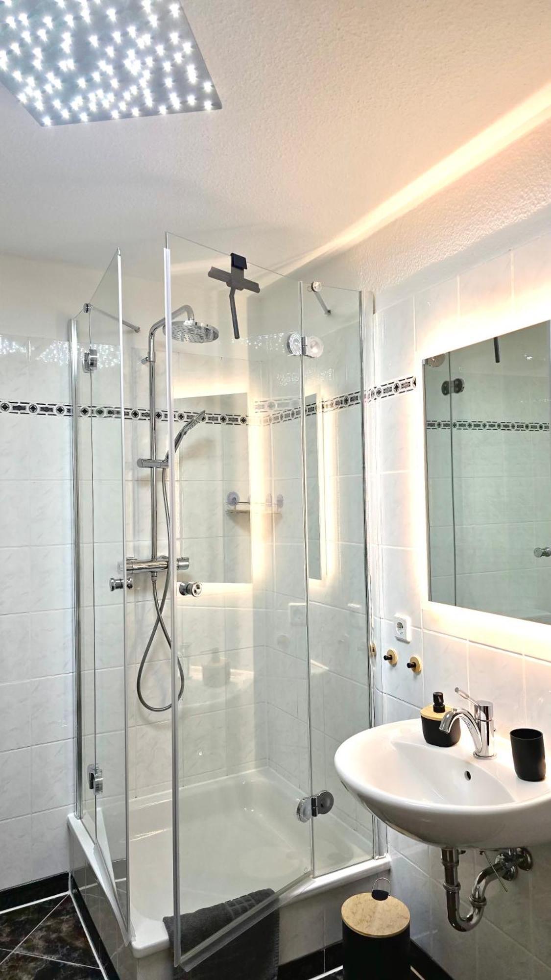 Jasta Homes Altstadt, Zentral, Ueberdachter Parkplatz, Netflix, Vollausstattung, Loft, Modern Und Komfort Hamelin Luaran gambar